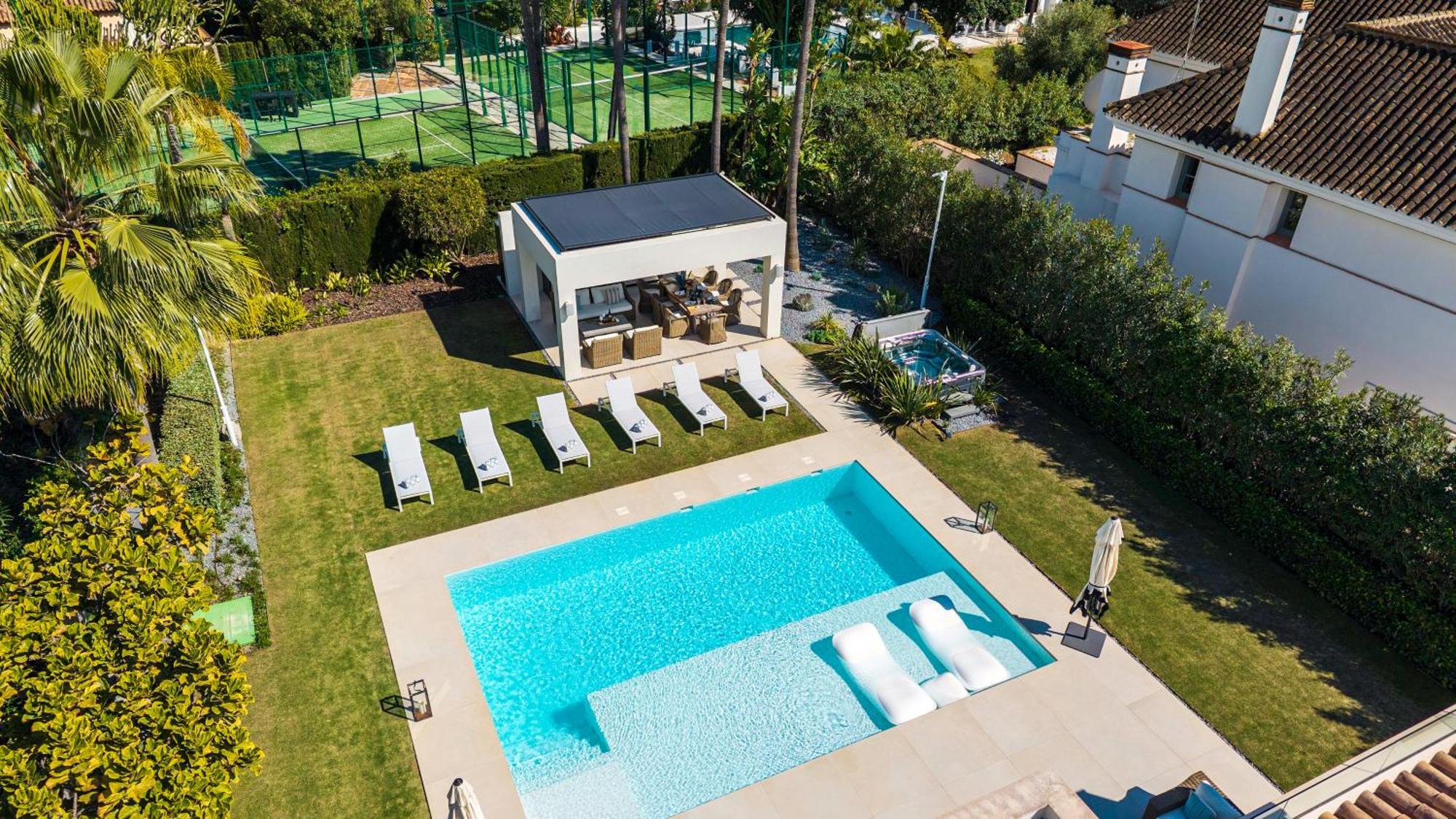 Vacation I The Nicklaus Villa, Glistening Heated Pool, Hot Tub, Room, Golf Valley, 5 Min Puerto Banus Villa Marbella
