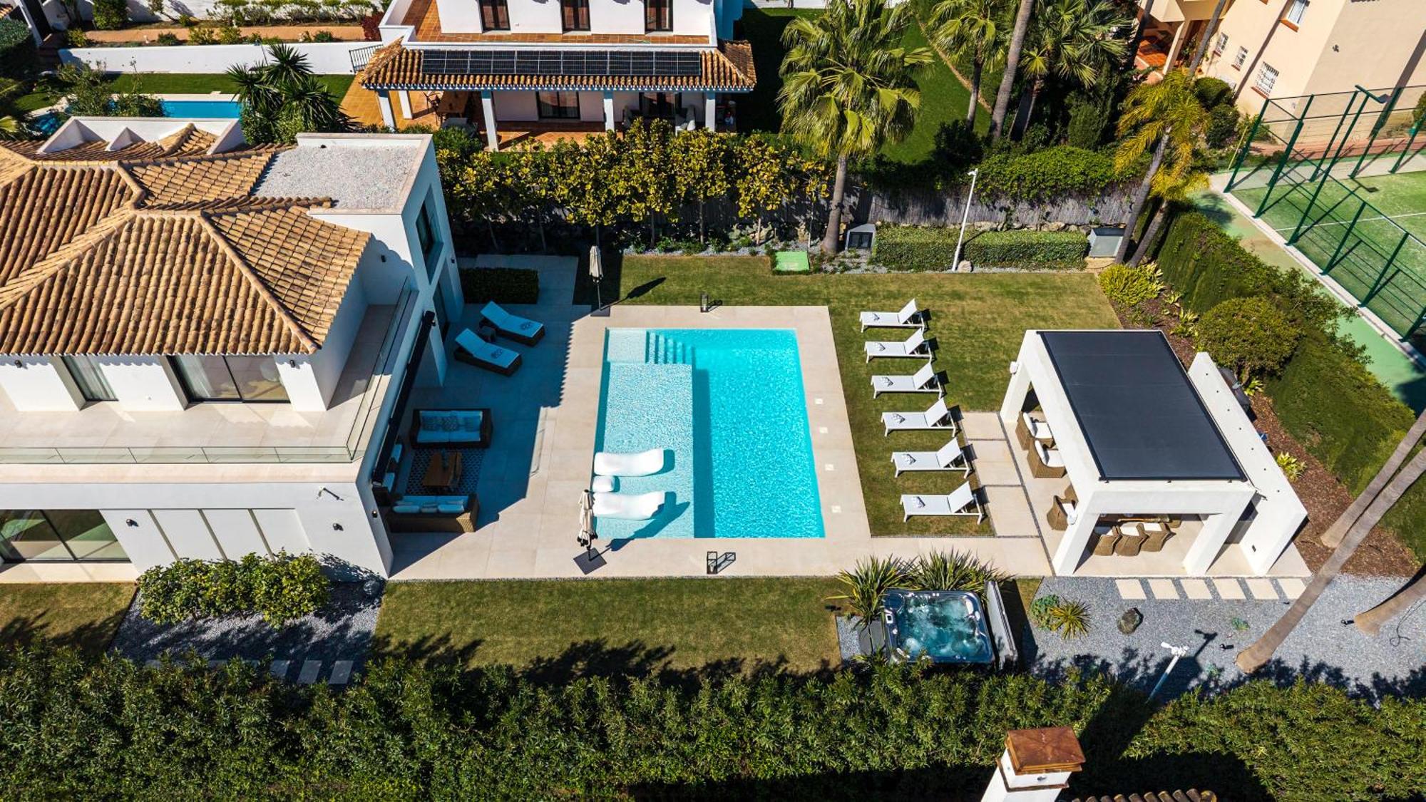 Villa Vacation I The Nicklaus Villa, Glistening Heated Pool, Hot Tub, Room, Golf Valley, 5 Min Puerto Banus *